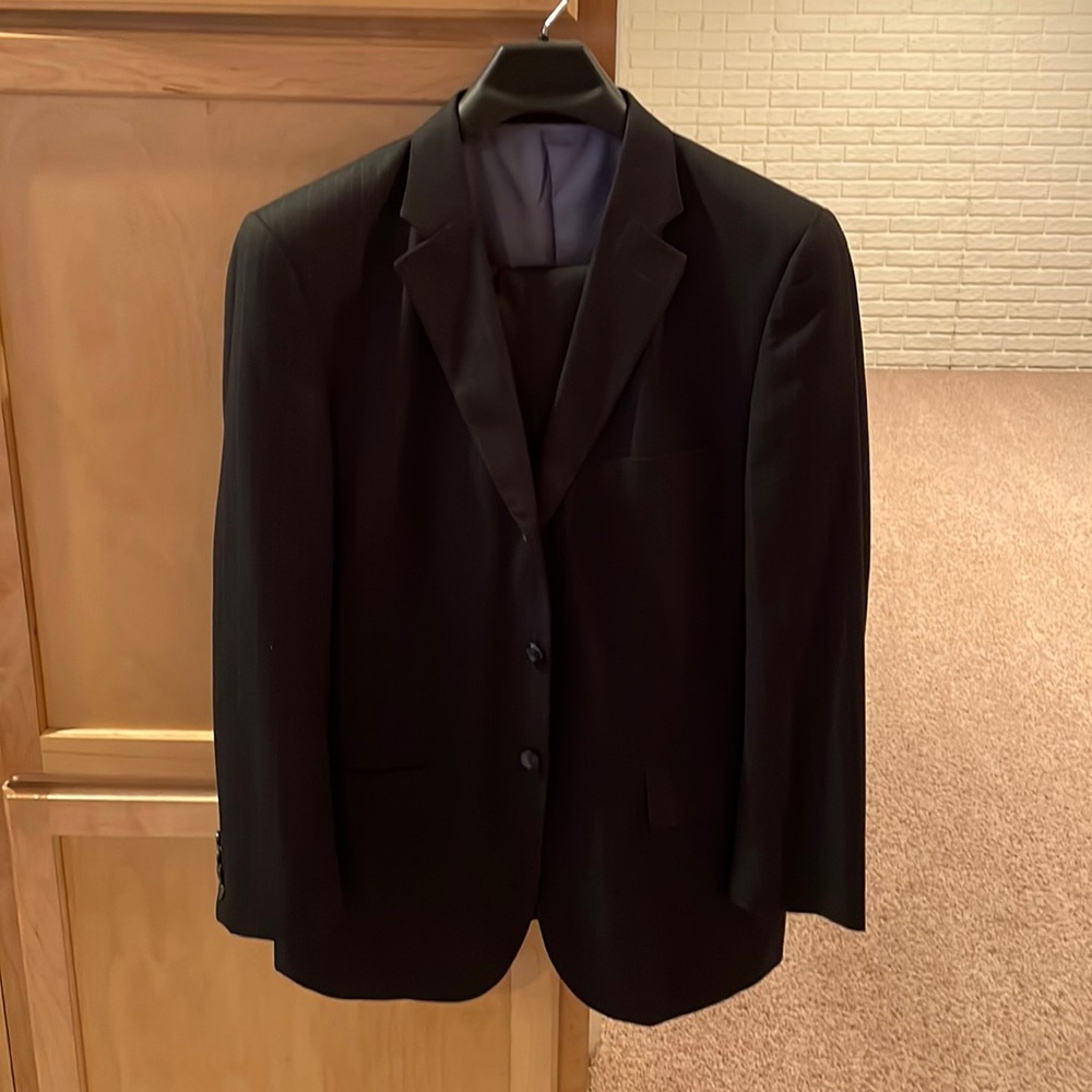 J ferrar navy suit 40R top and 34/30 flat front bottom